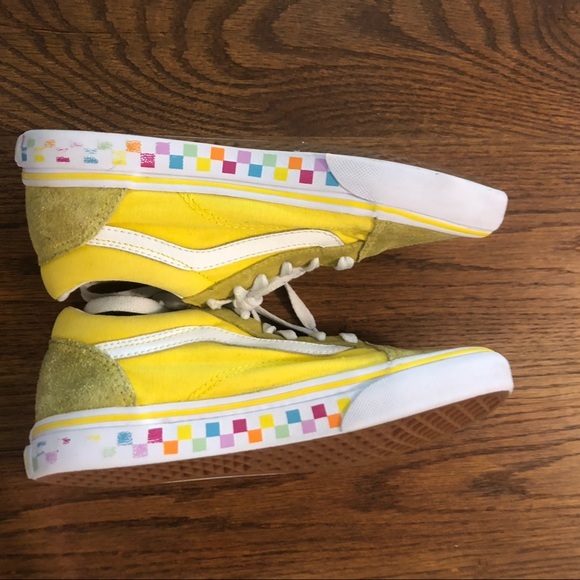 Vans Swede with multi colored squares on sides of bottom of shoes. GUC kids 4 - Picture 6 of 9